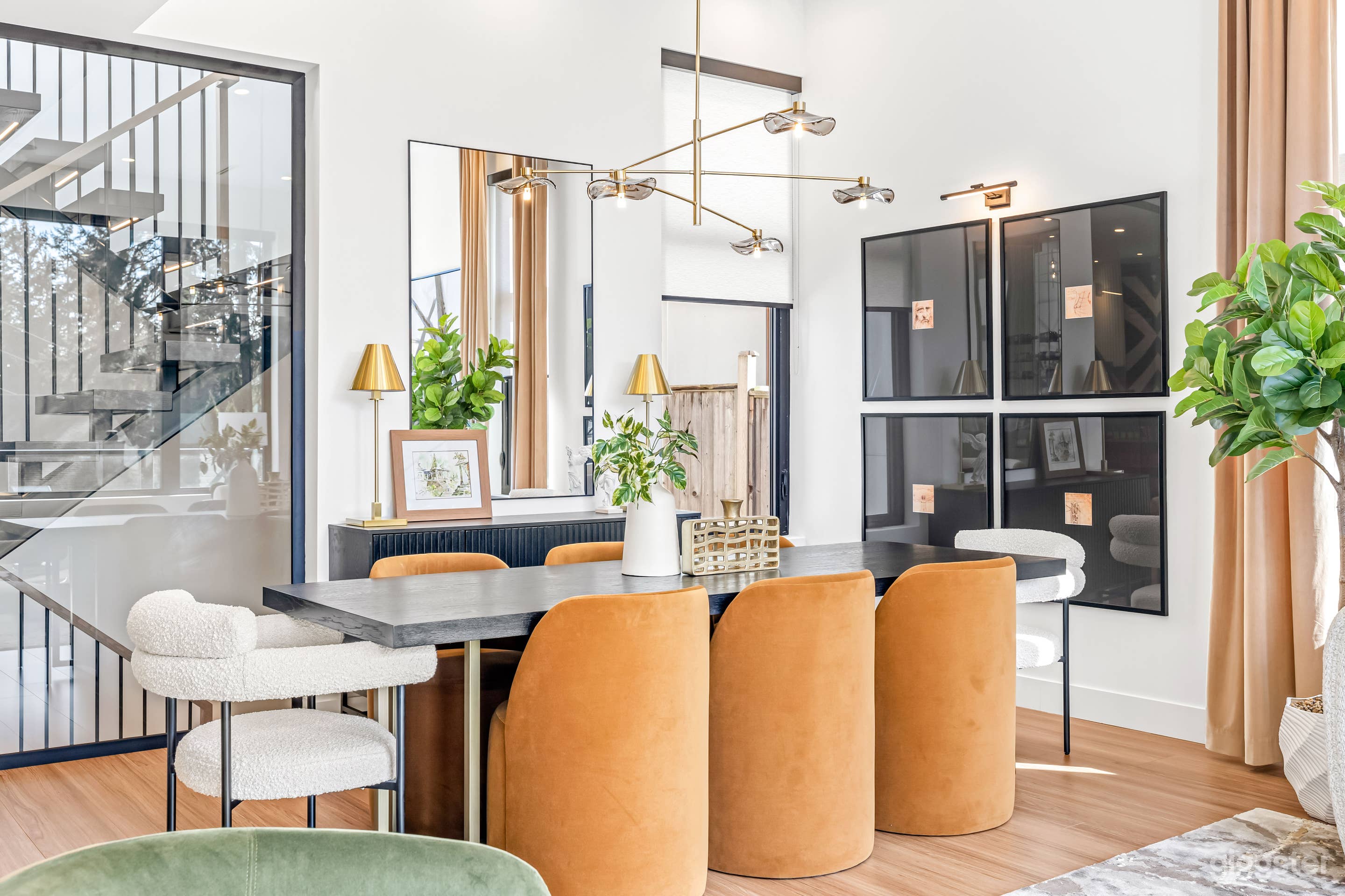 Stunning Designer Home with Soaring Ceilings Photo 3