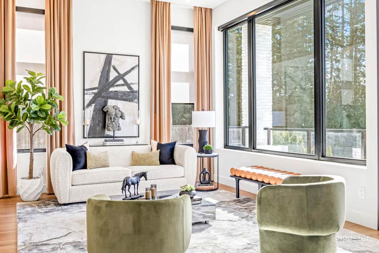  Stunning Designer Home with Soaring Ceilings 