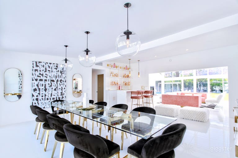  Huge dining area with open floorplan. 