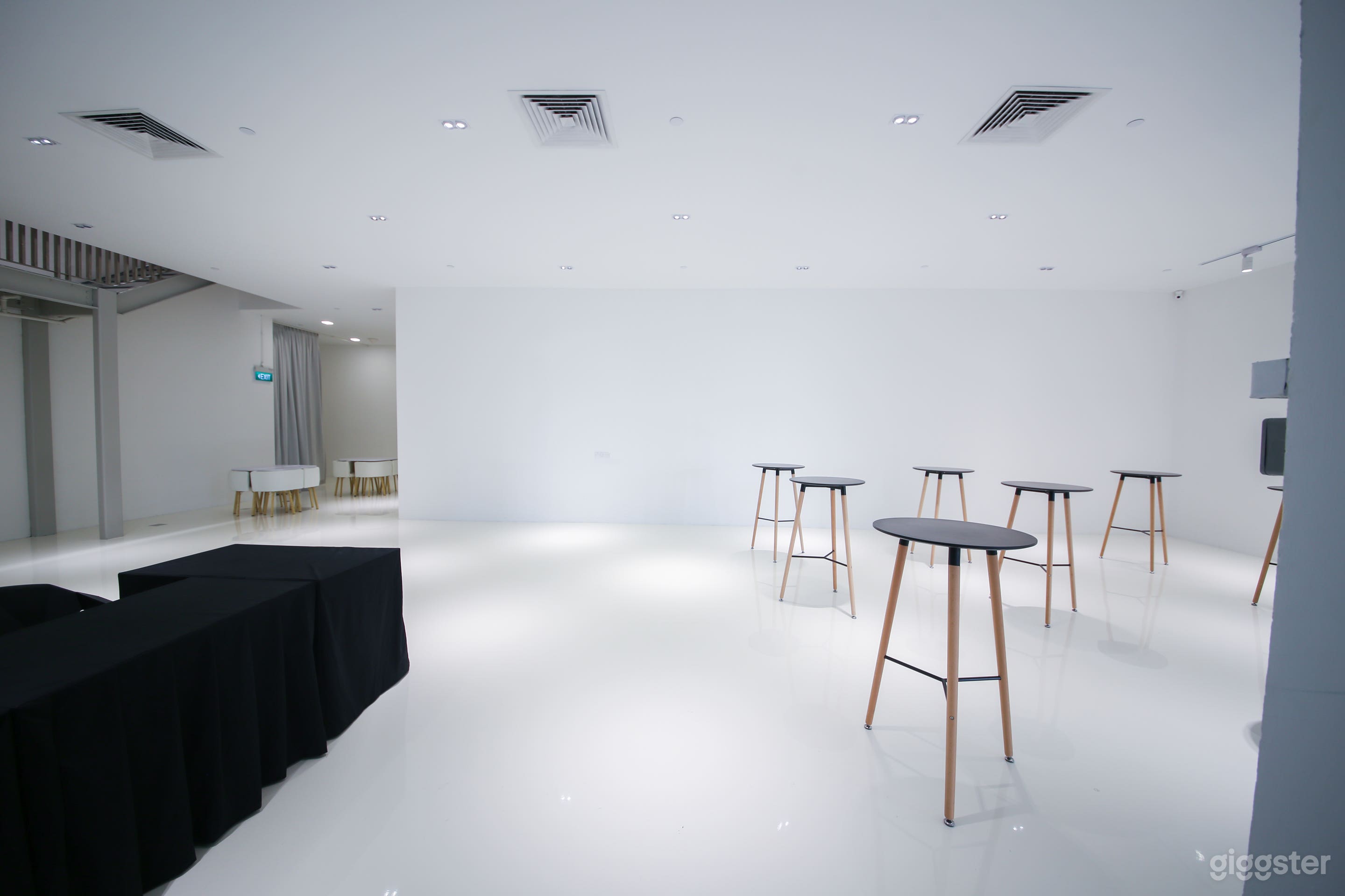 Bright Event Space - Reception Area Photo 4