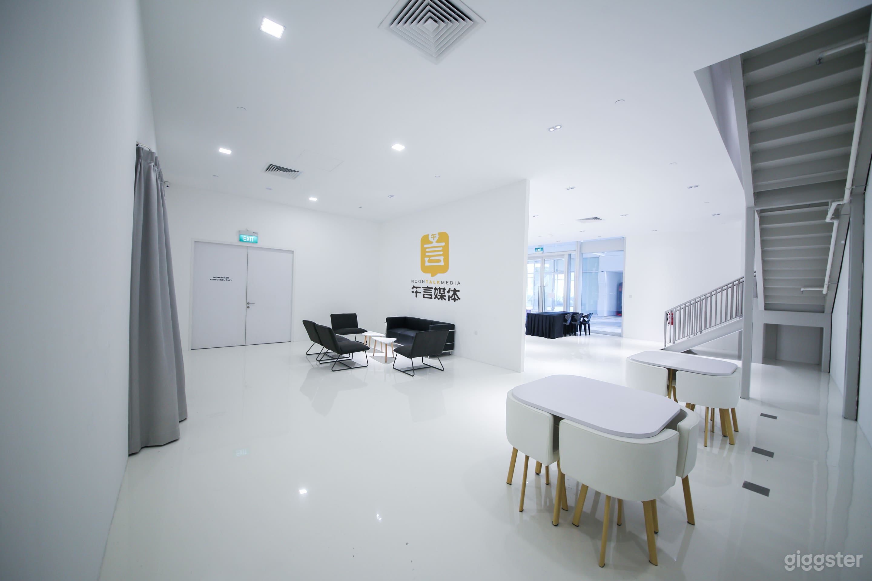 Bright Event Space - Reception Area Photo 3