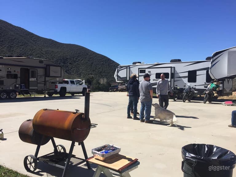  Looking from the garage. Plenty of parking.  