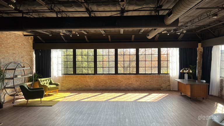  Estudio de contenido con luz natural en loft en South Lamar 