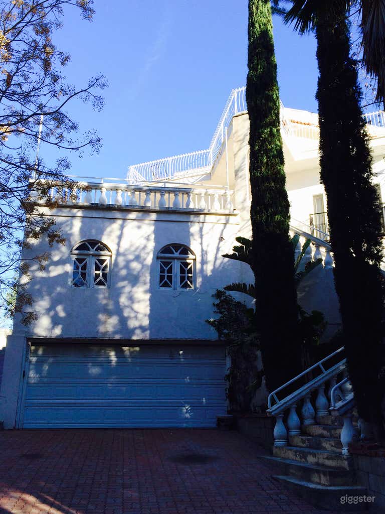  Beautiful Mediterranean Villa with Mountain Views  