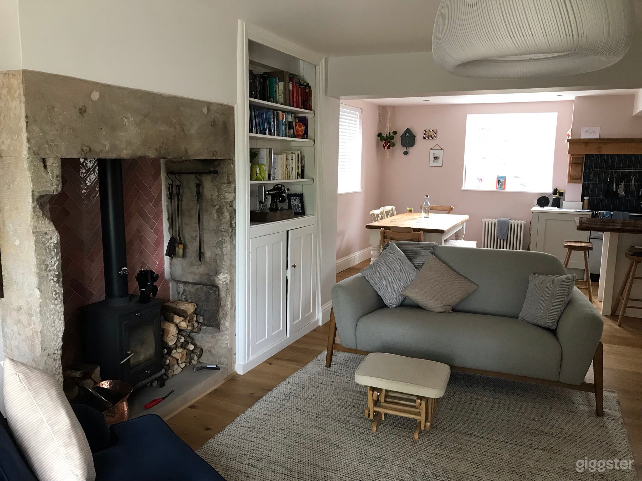 Open plan farmhouse exposed beams Photo 2