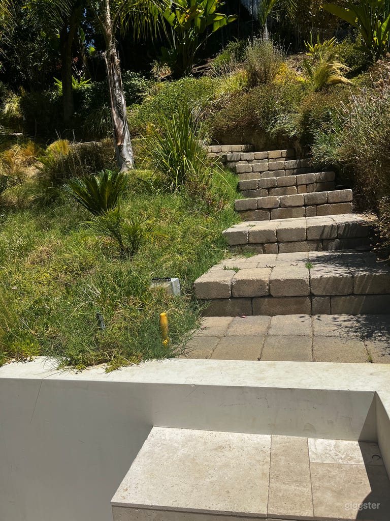  Mediterranean home in Calabasas 