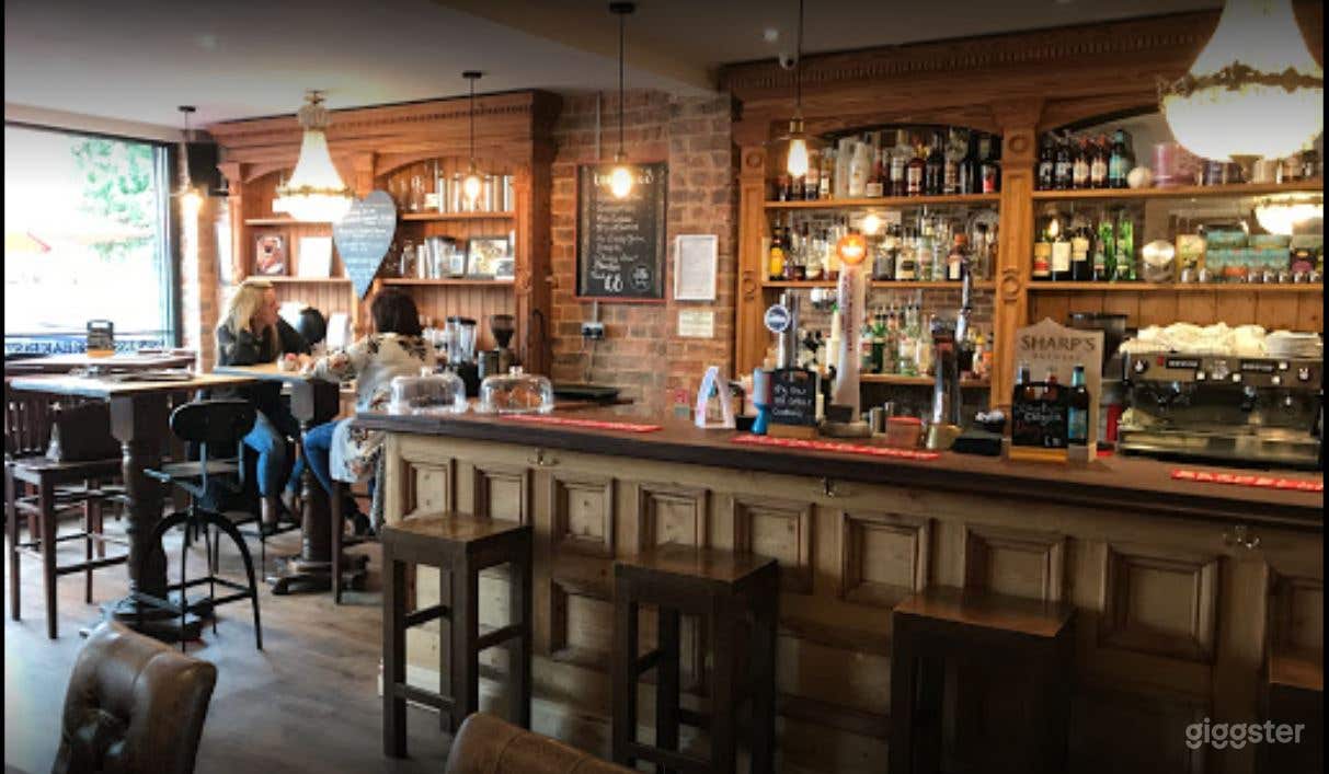 A Cozy Restaurant and Bar  Photo 3