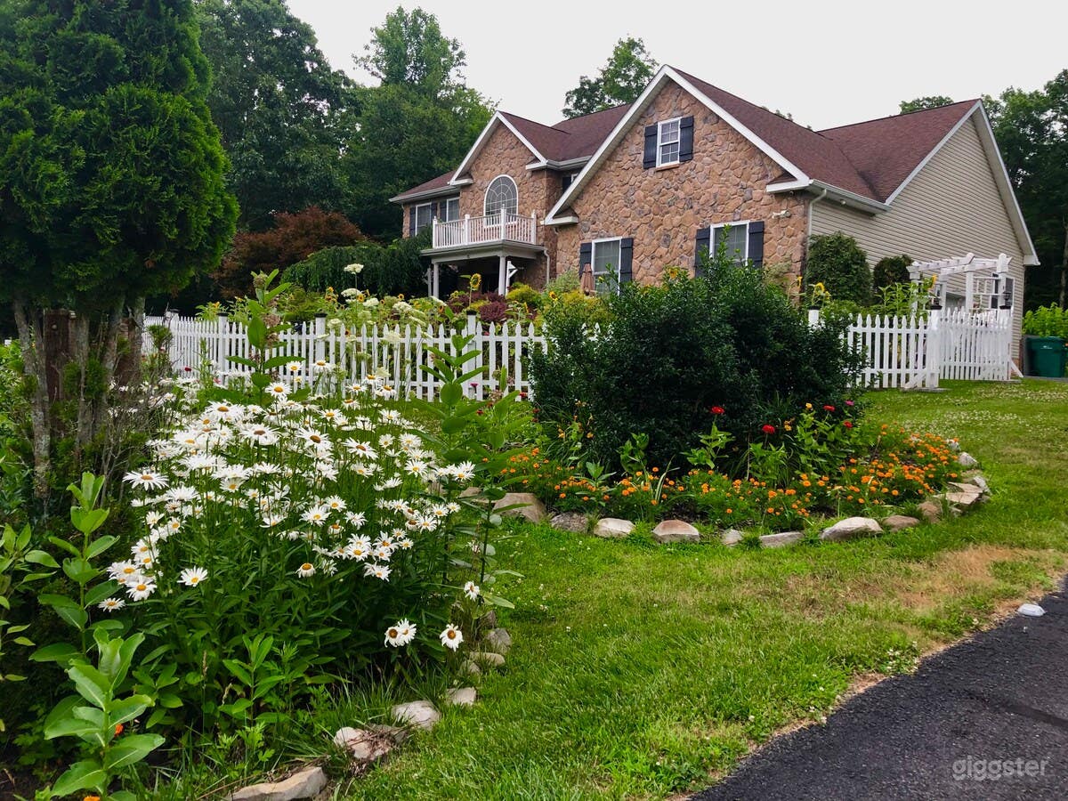 Grand Hudson Valley Estate with Pool, Hot tub &amp; Pergola (Buyout) Photo 1
