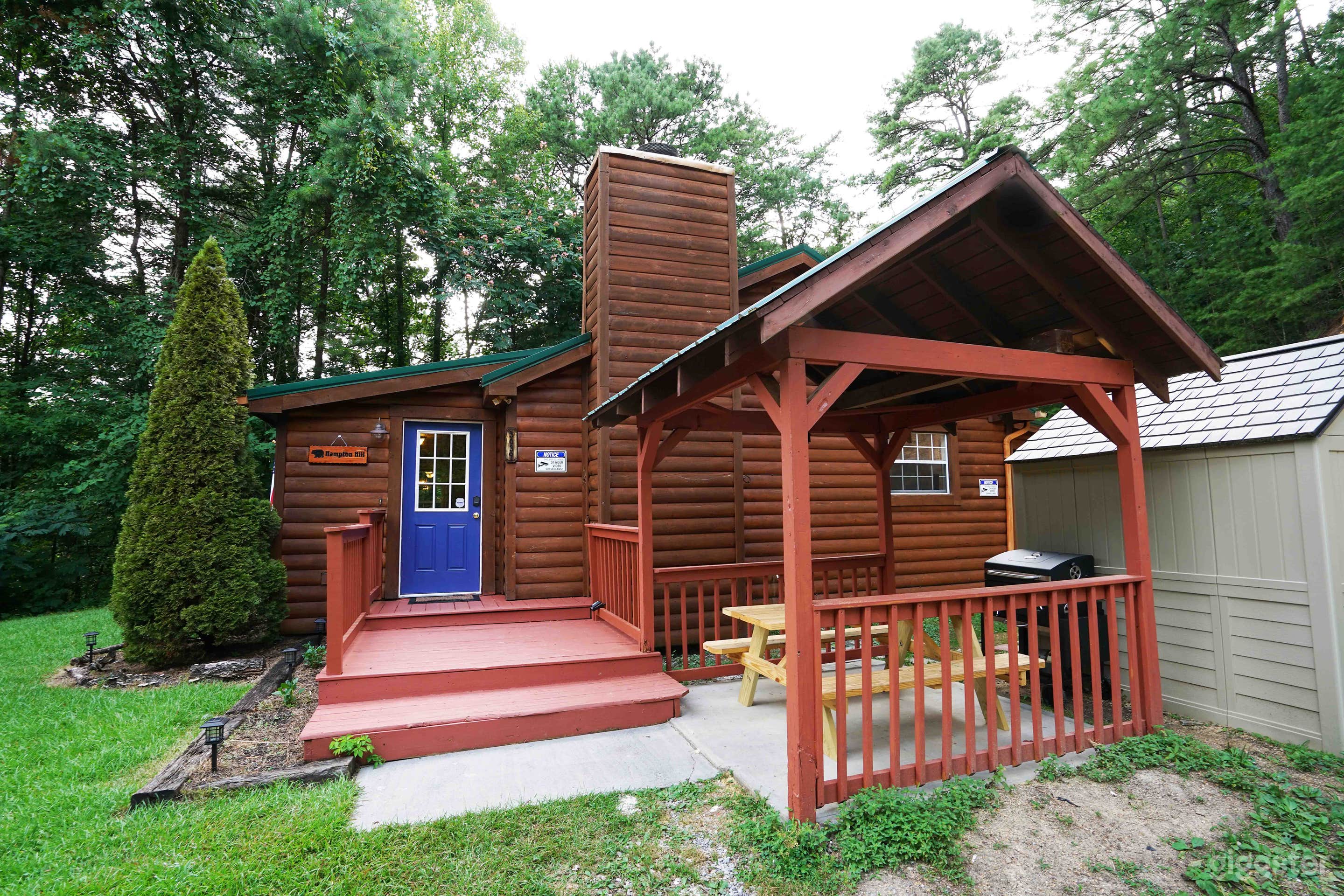 Lovely Secluded Cabin with Large Yard and Hot Tub Photo 3