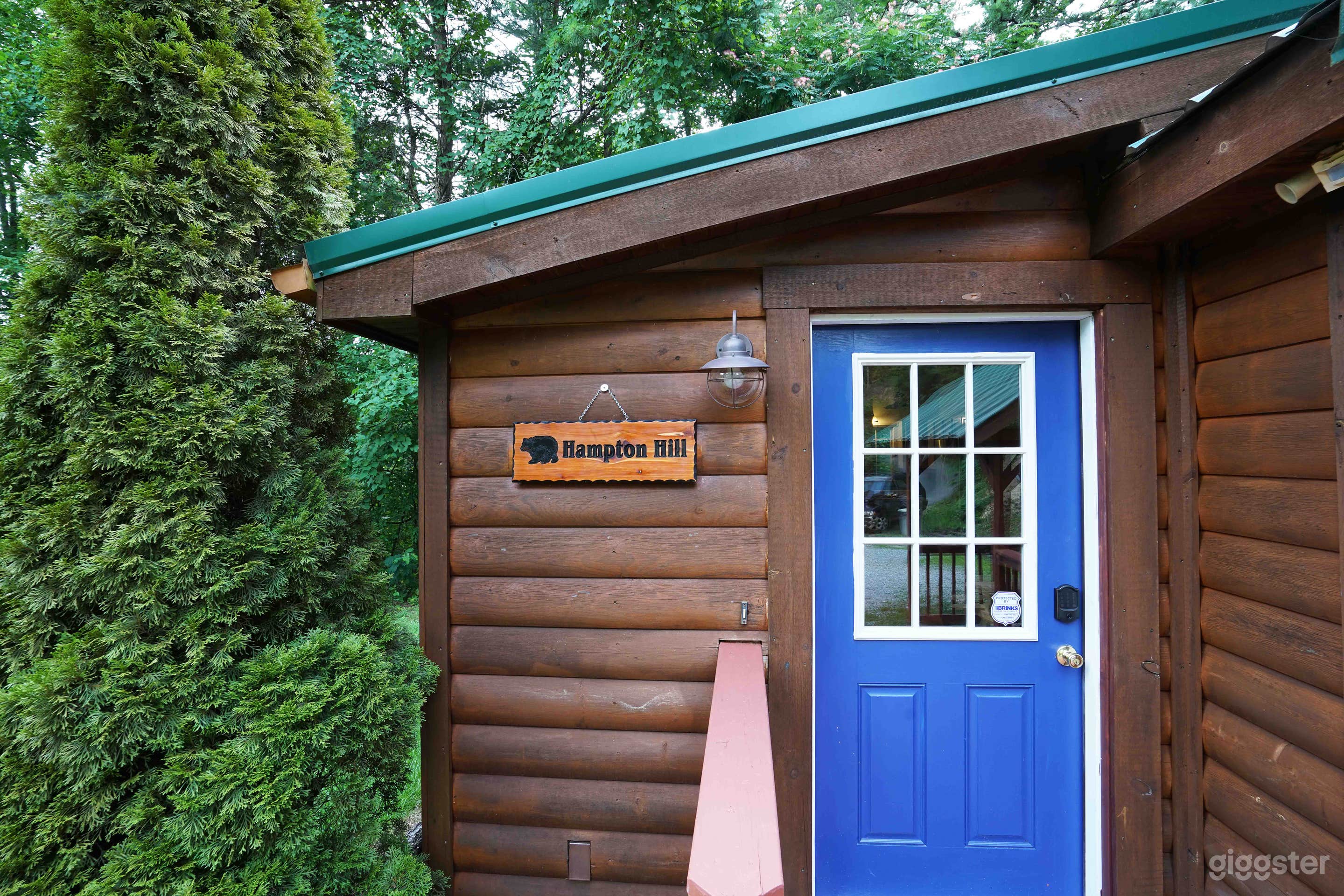 Lovely Secluded Cabin with Large Yard and Hot Tub Photo 4