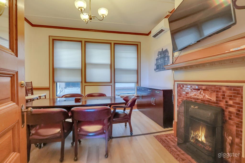 Historic 1890's Mansion Photo 3