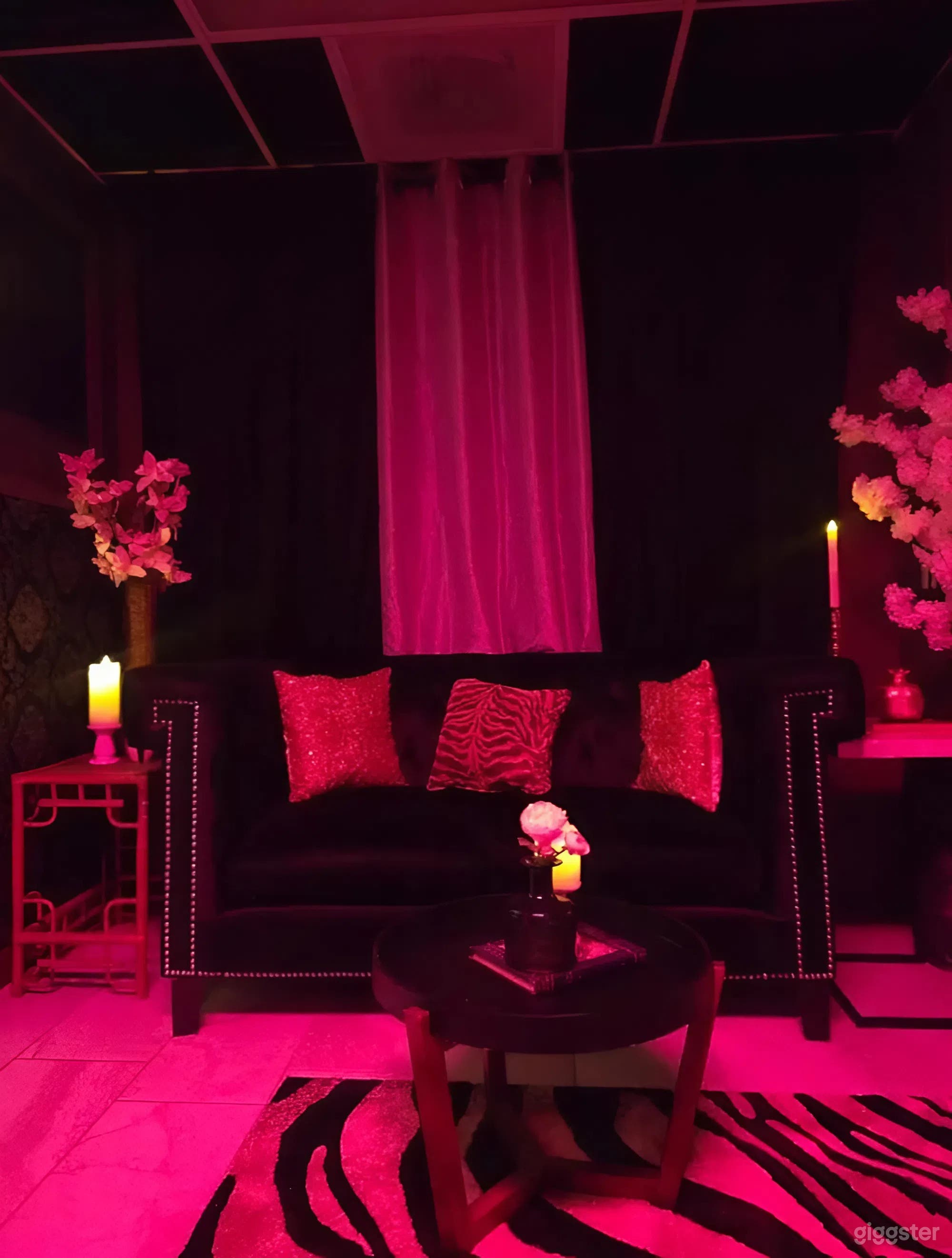 Chic Downtown Lounge for Micro-Events & Creative Shoots Photo 4