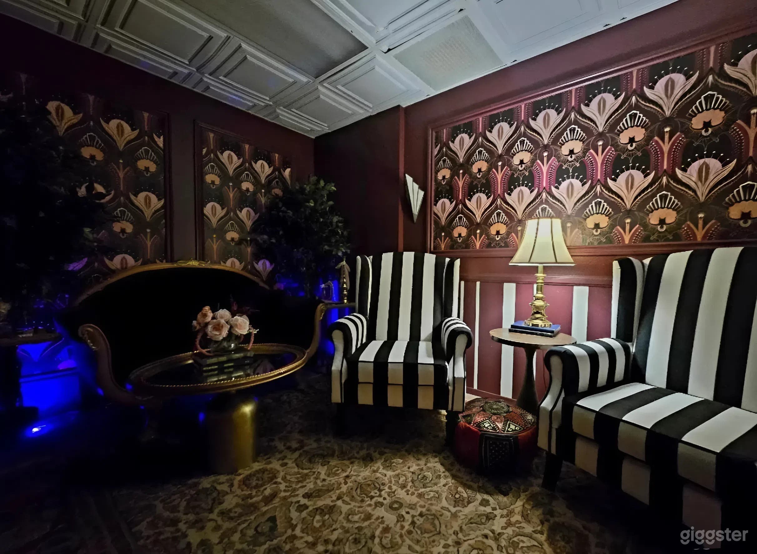 Chic Downtown Lounge for Micro-Events & Creative Shoots Photo 2