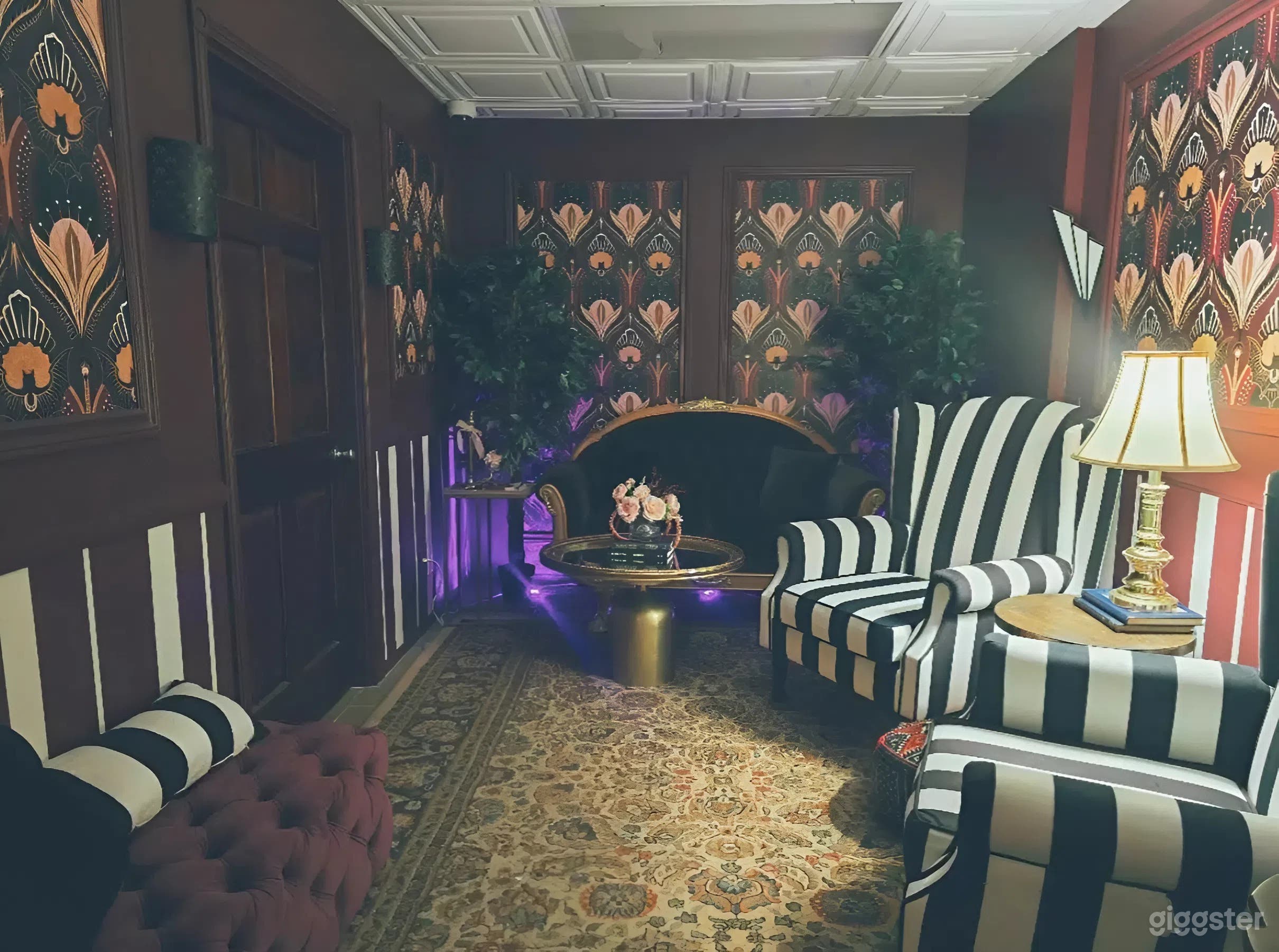 Chic Downtown Lounge for Micro-Events & Creative Shoots Photo 3