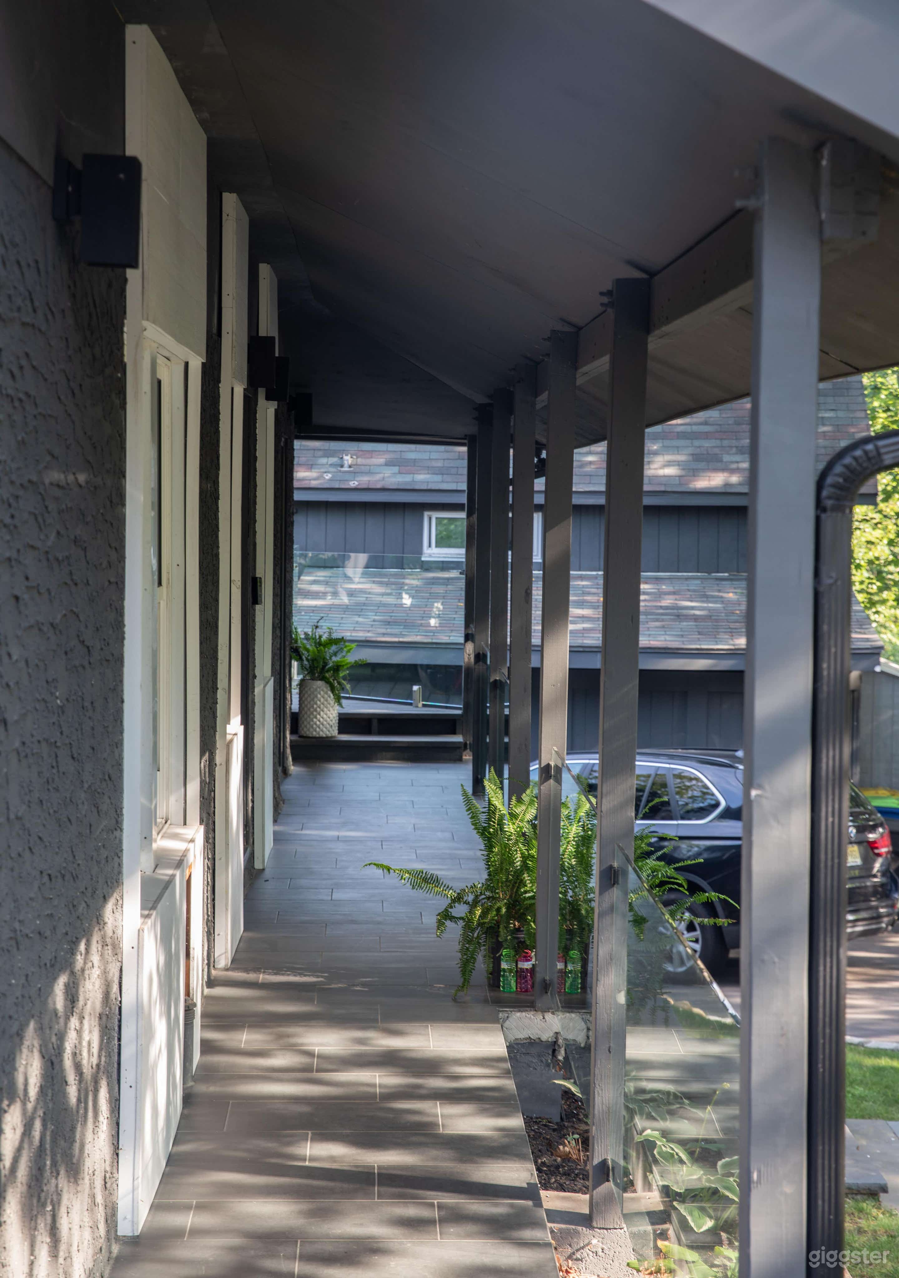 Stylish Modern Home with Outdoor Pool – Shoot-Ready Photo 4