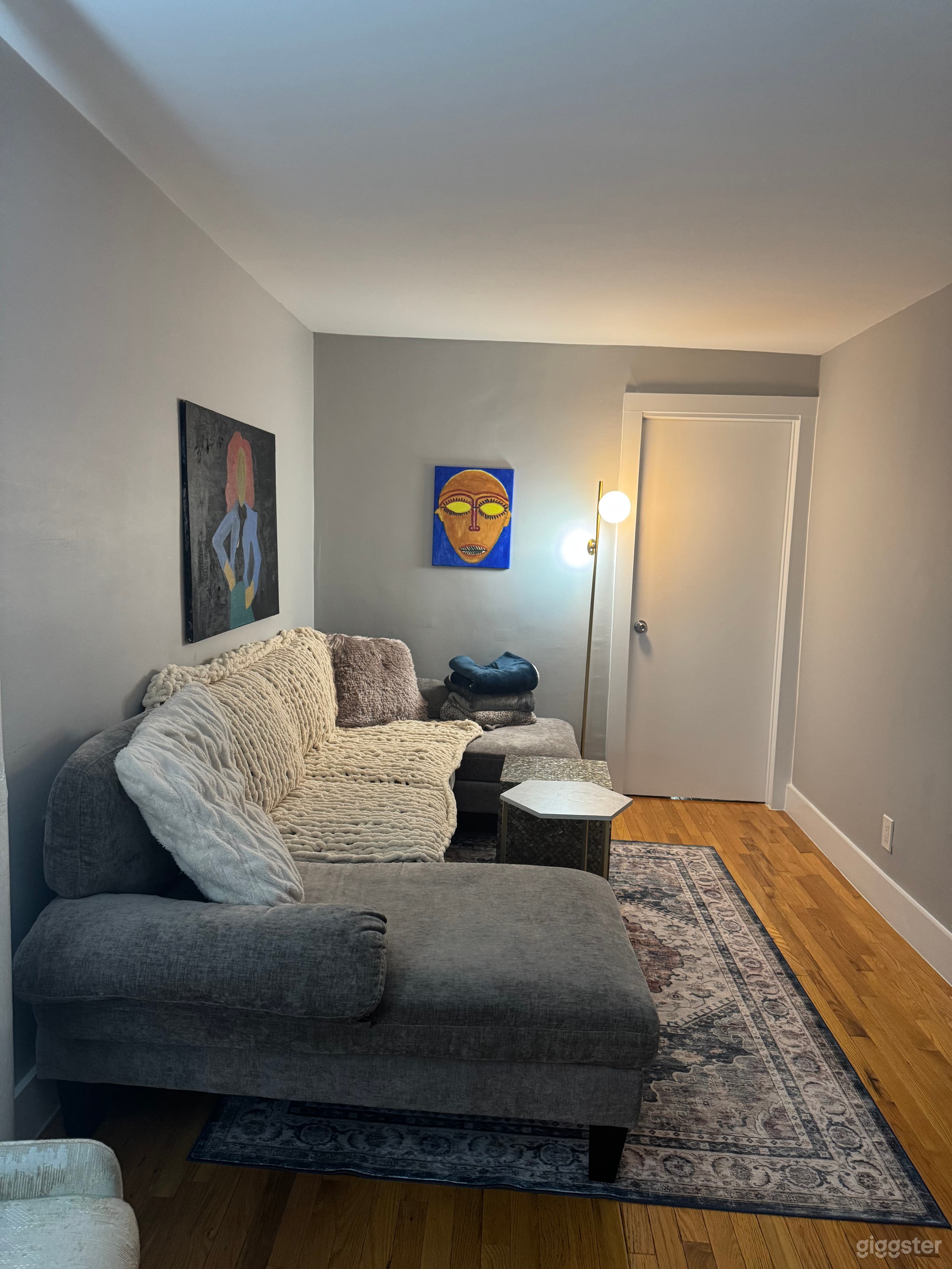 Quiet Top Floor East Harlem Apartment in Small Building Photo 4