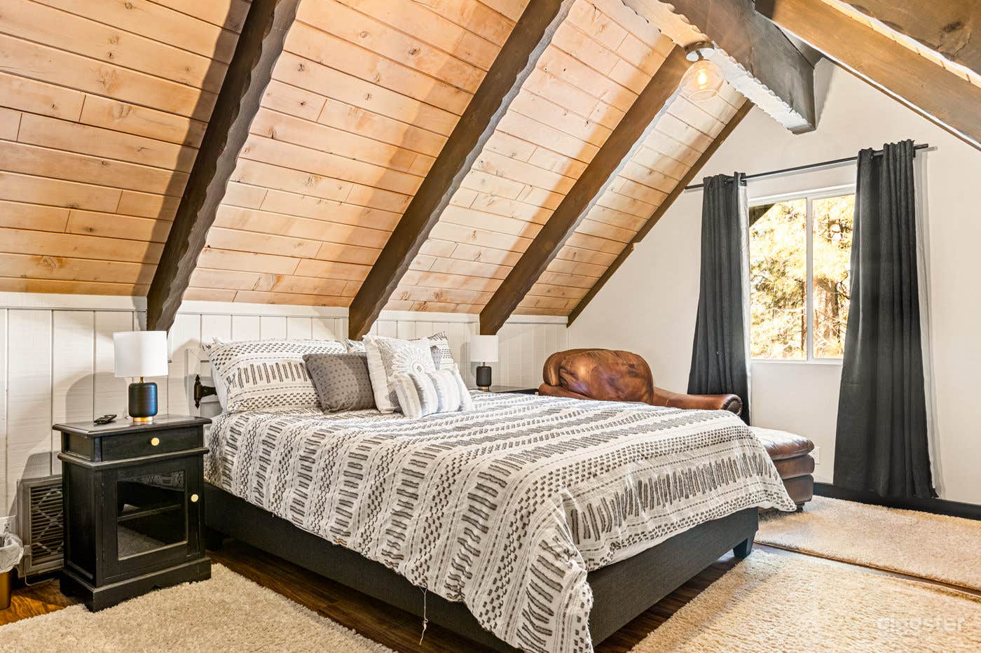 VERSATILE MOUNTAIN LODGE: PERFECT FOR EVENTS Photo 3