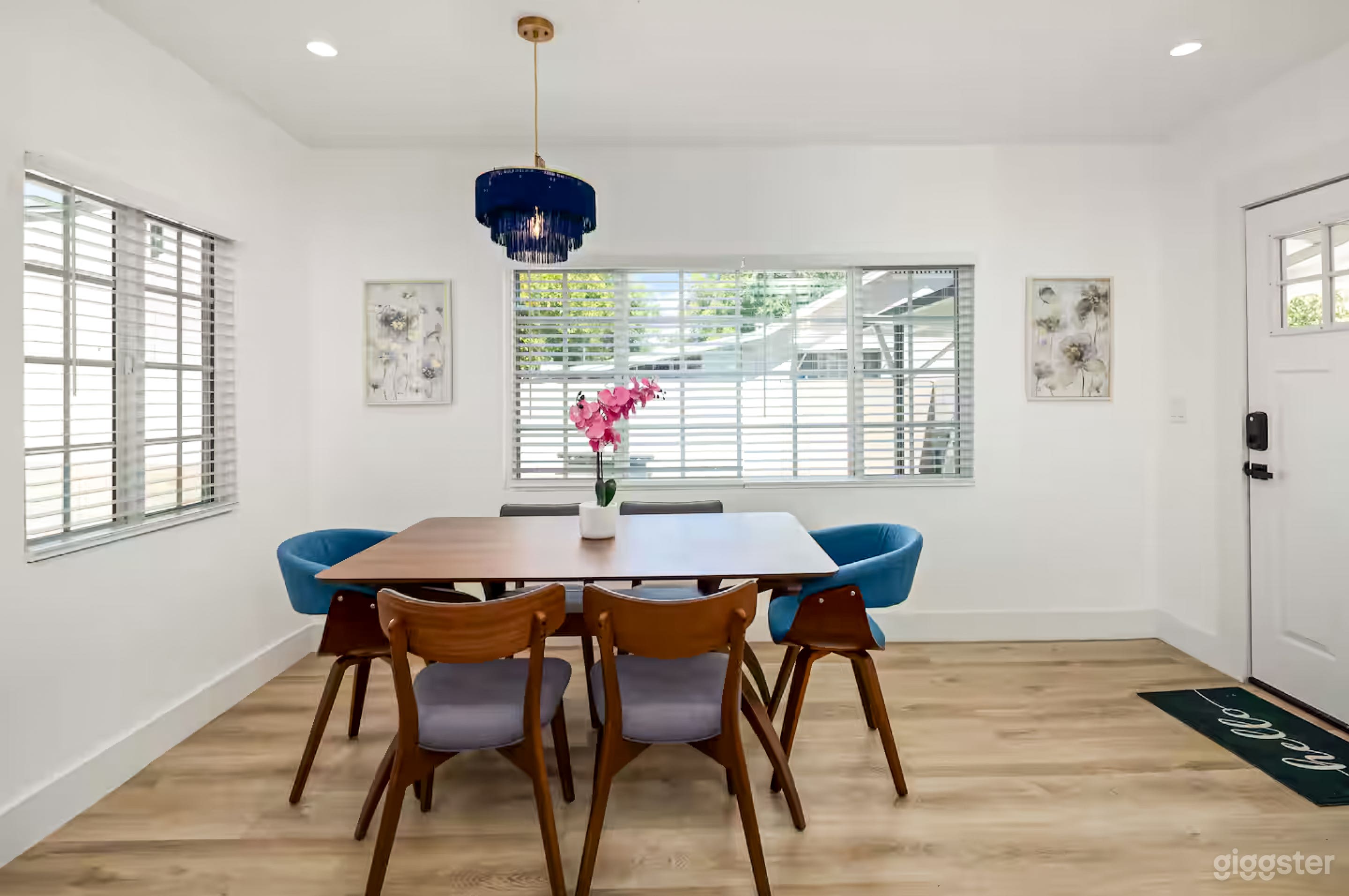 Elegant Light-Filled LA Home with Open Layout & Camera-Ready Photo 3