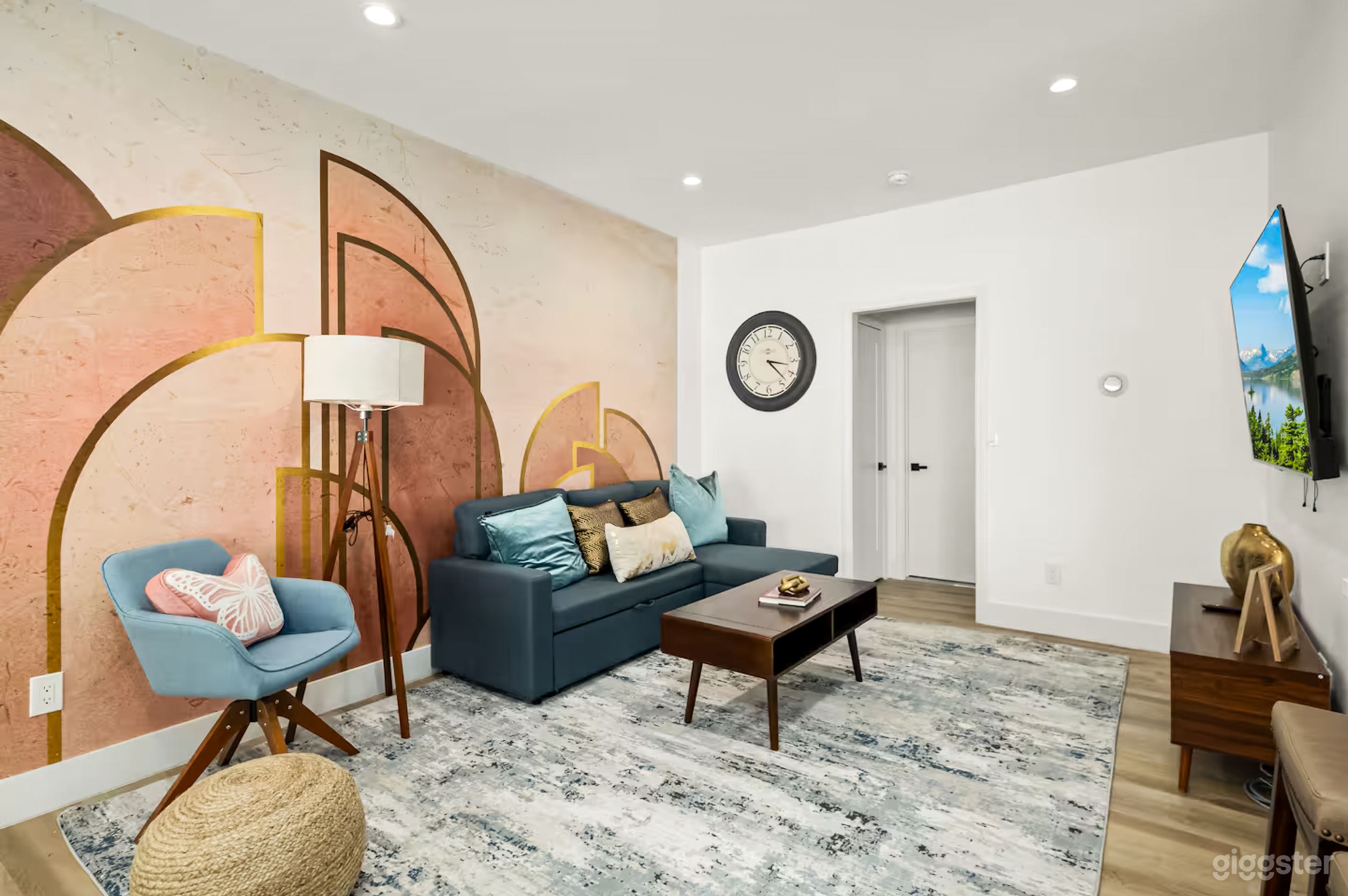 Elegant Light-Filled LA Home with Open Layout & Camera-Ready Photo 1