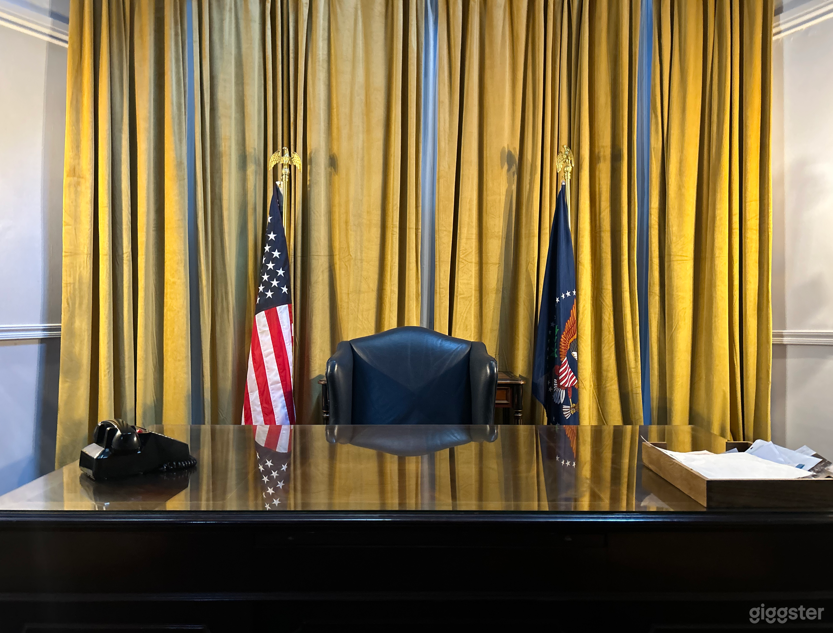 Oval Office Standing Set Photo 2
