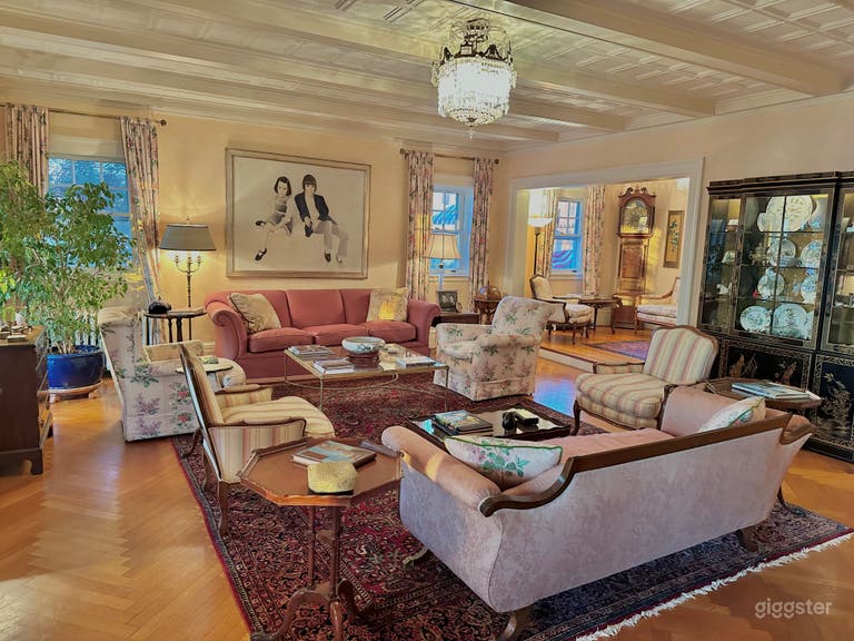  Living room facing alcove 