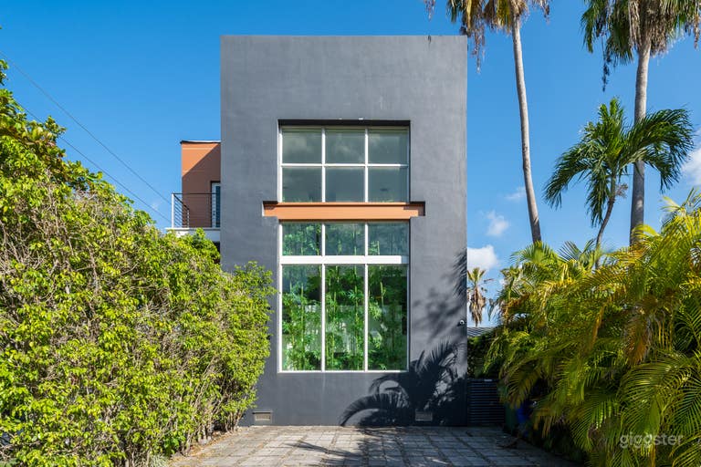  VILLA CELINE: VERSATILE MIAMI MASTERPIECE 