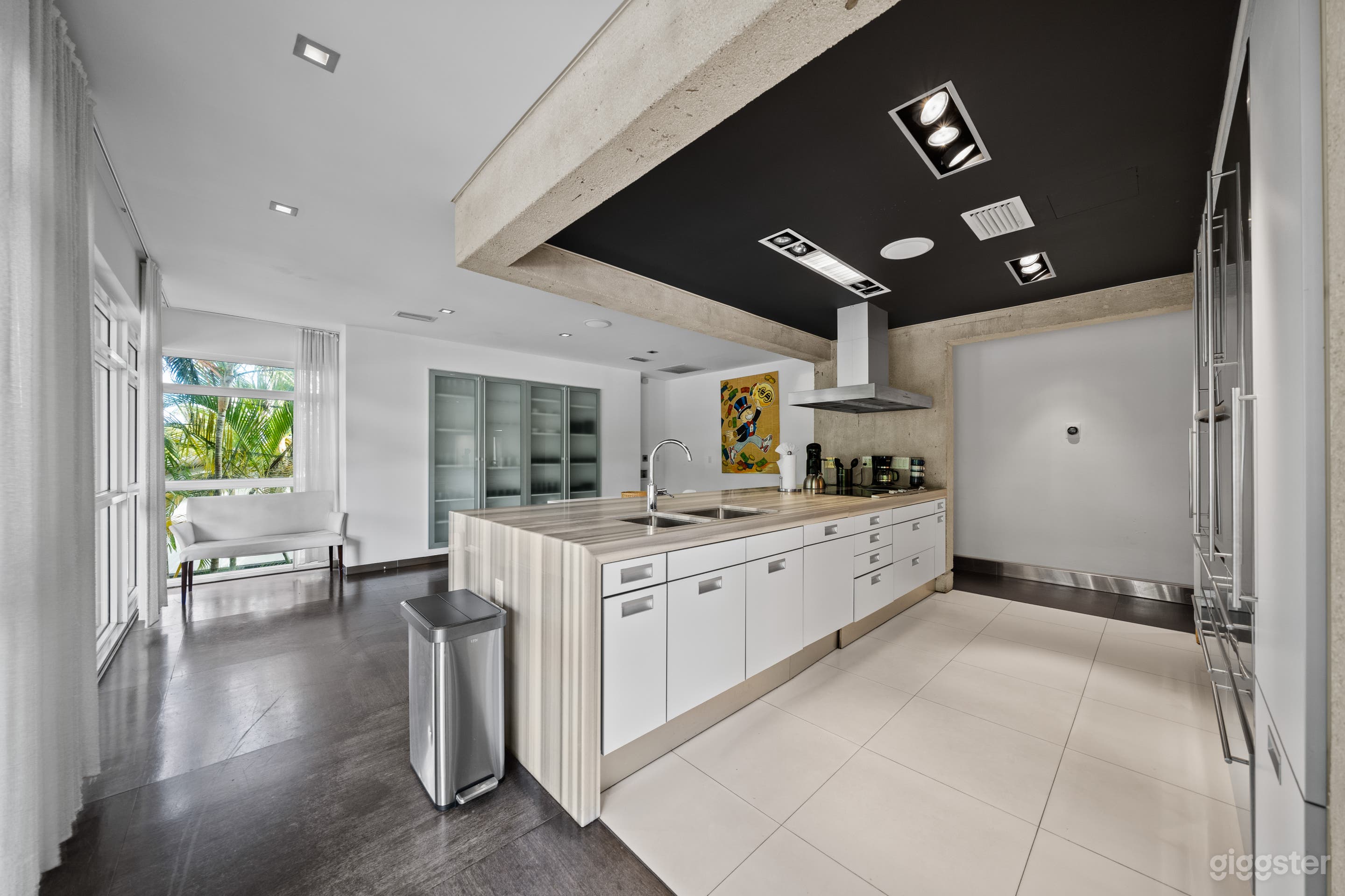 VILLA CELINE: VERSATILE MIAMI MASTERPIECE Photo 4