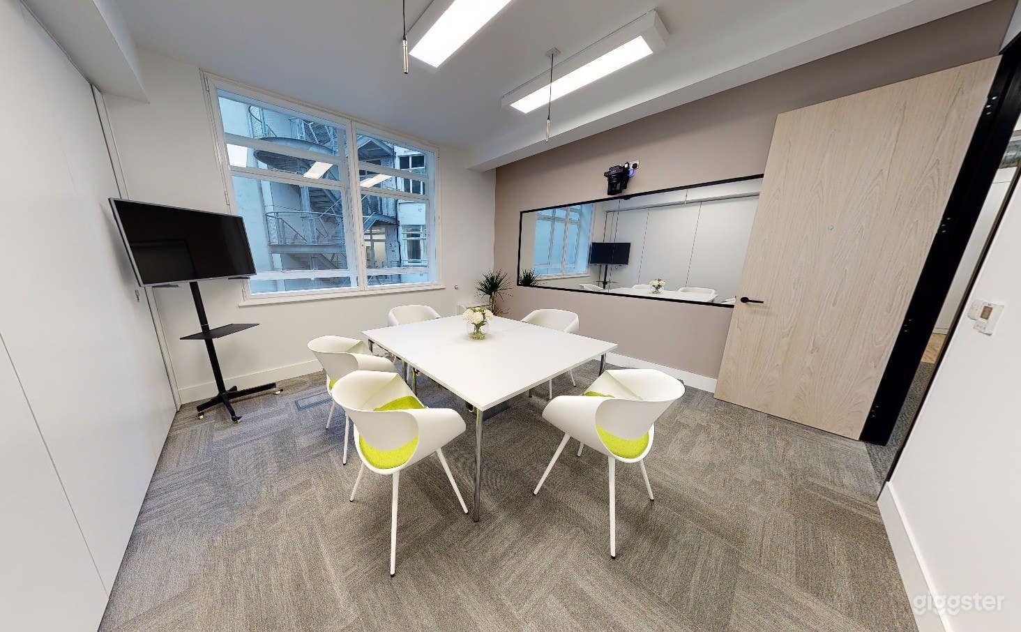 Studio 2 - Meeting Room / Viewing Facility Photo 3