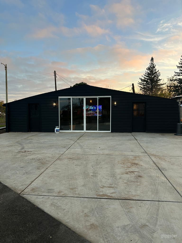  The Black House @ The Farm 