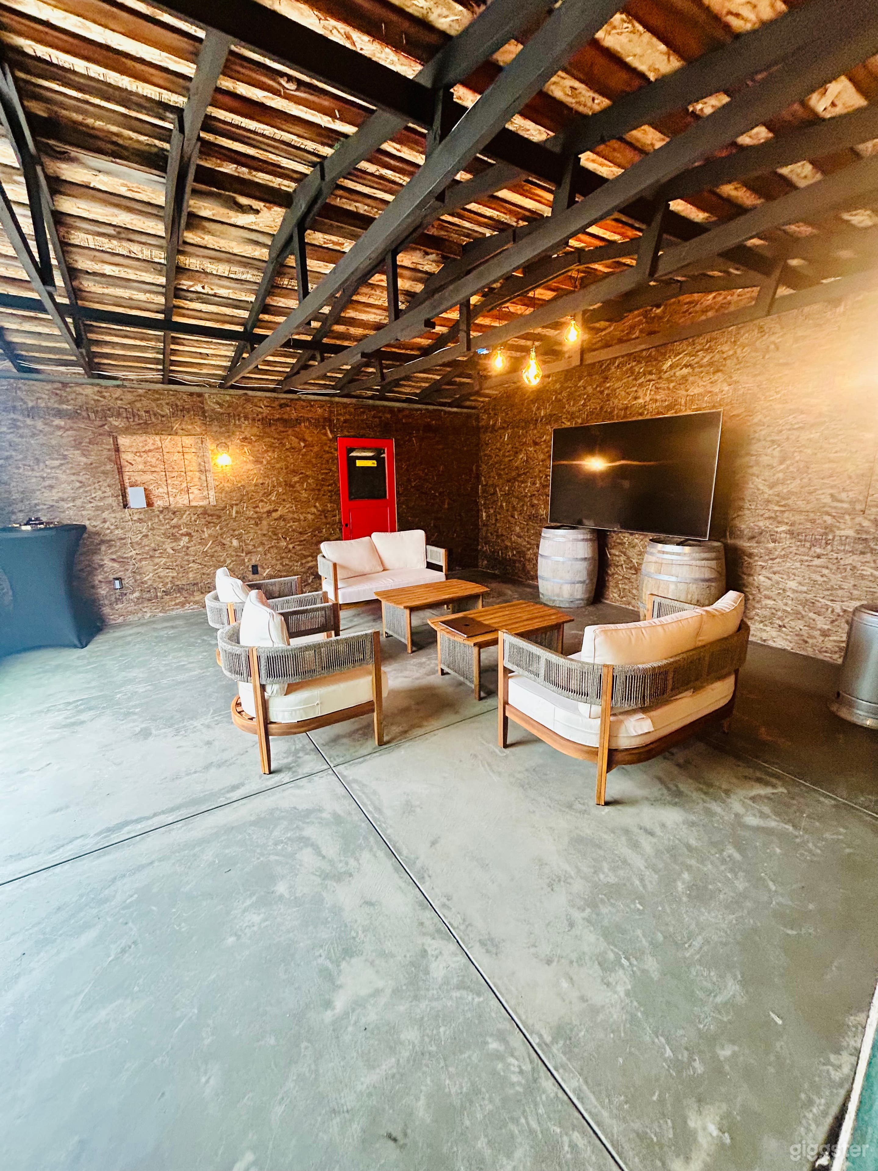 The Black House @ The Farm Photo 4