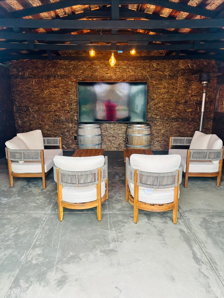  The Black House @ The Farm 