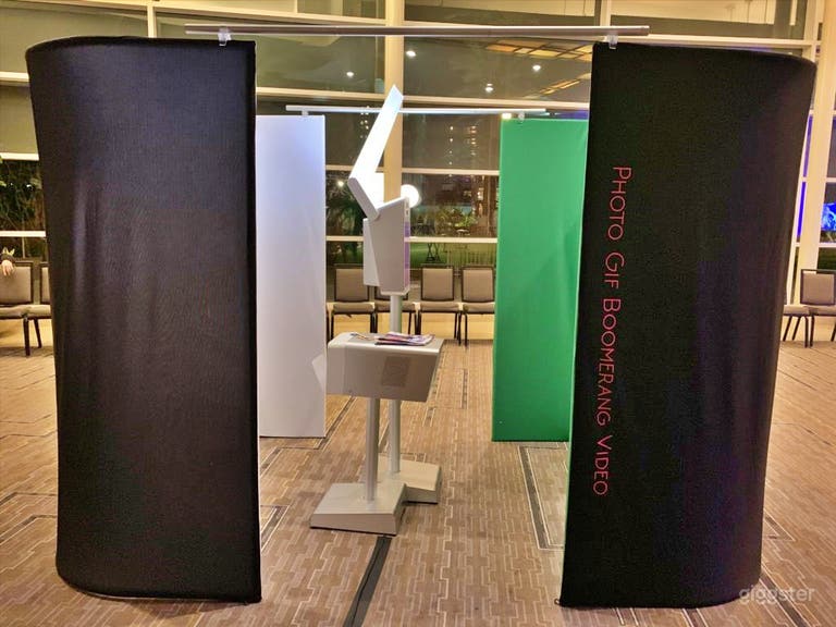  Walk-in Photo Booth 