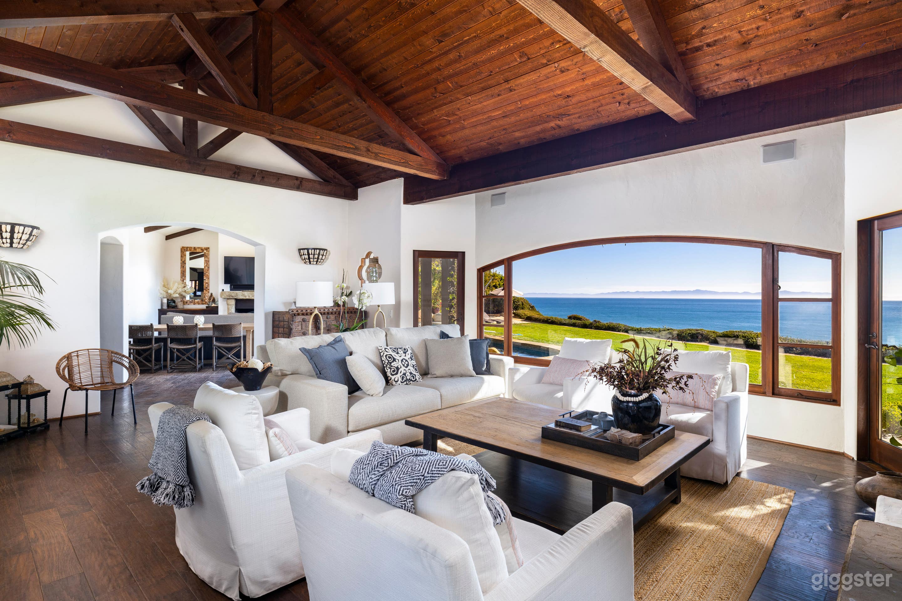 Oceanfront Estate w/ Panoramic View of Sunsets and Coastline Photo 2
