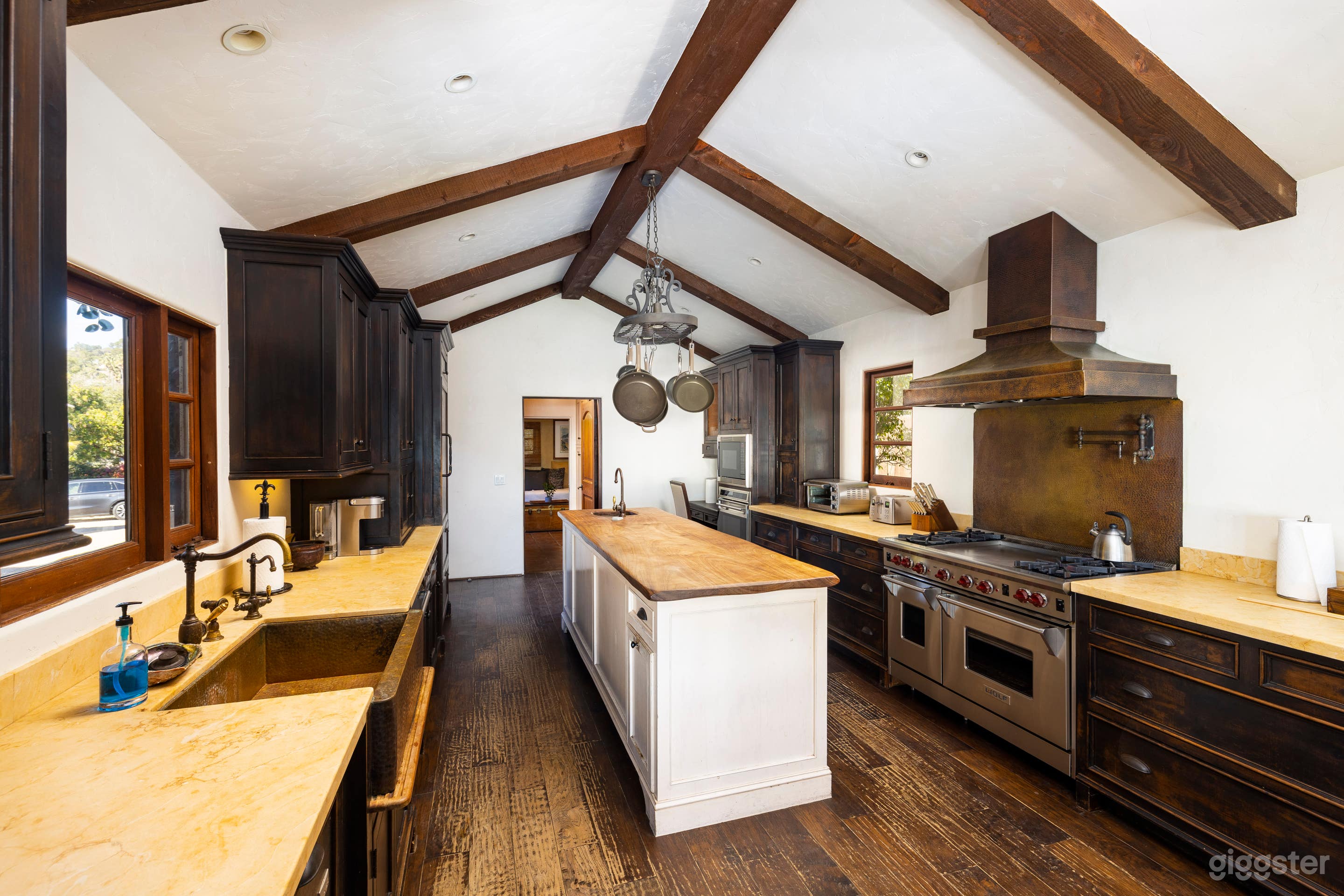 Oceanfront Estate w/ Panoramic View of Sunsets and Coastline Photo 3