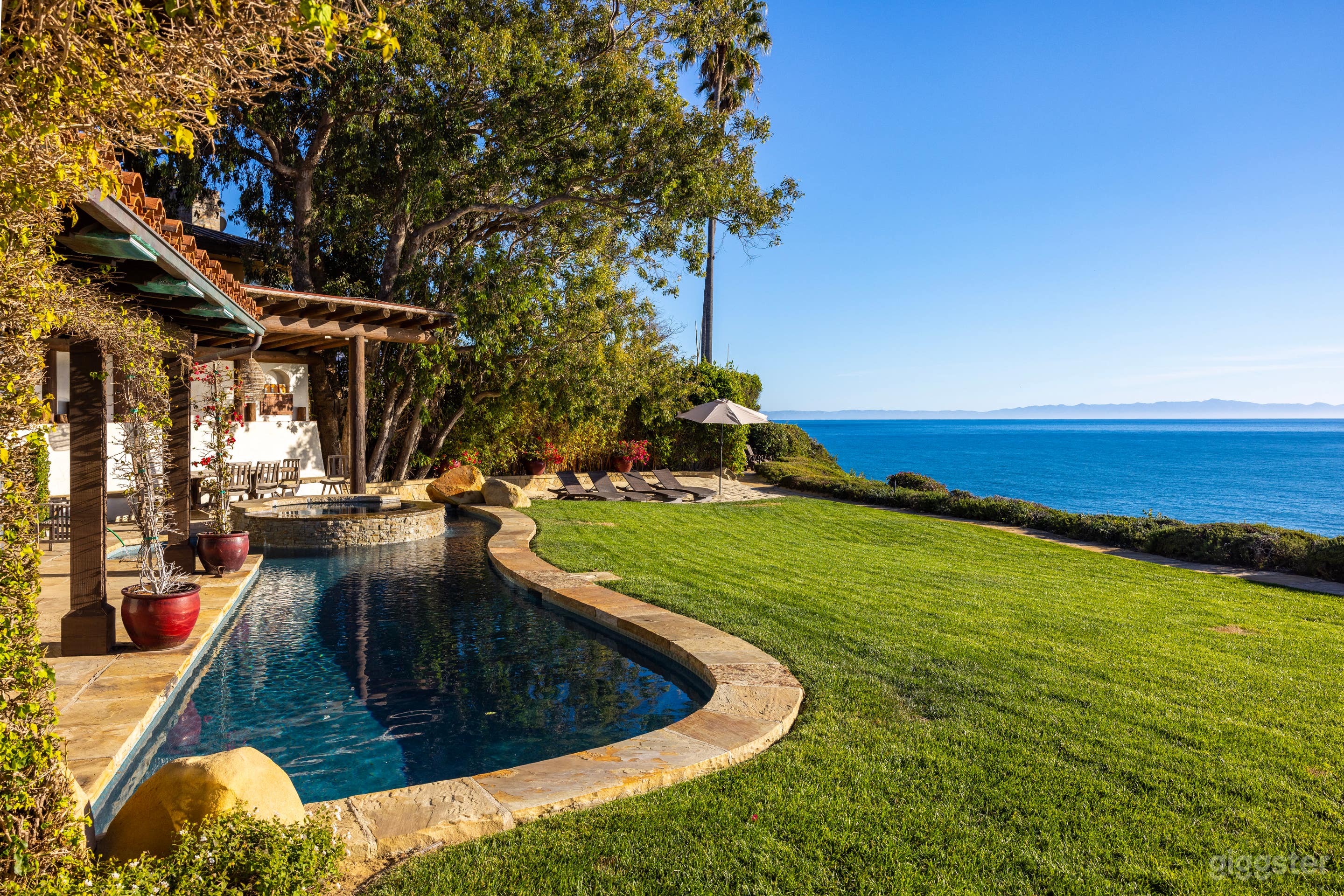 Oceanfront Estate w/ Panoramic View of Sunsets and Coastline Photo 2
