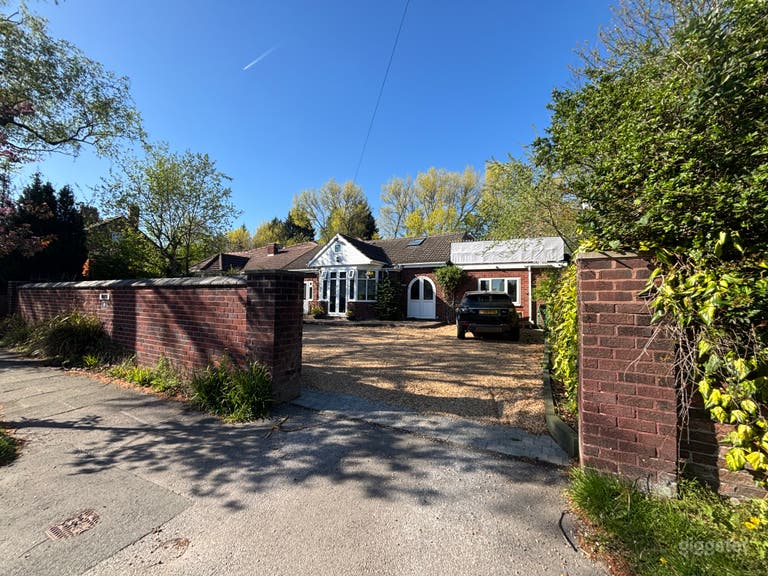  Extended Spacious Bungalow with Rear Golf Views 