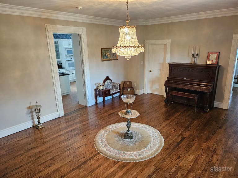  Vintage country home & barn 