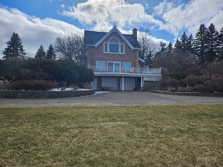  Vintage country home & barn 