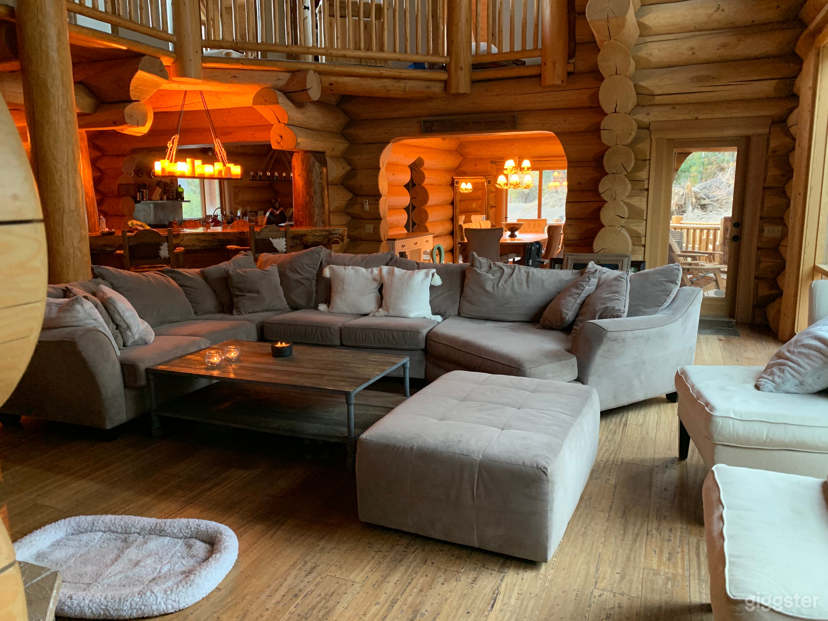 Gorgeous “Chateau” cabin in the forest Photo 3