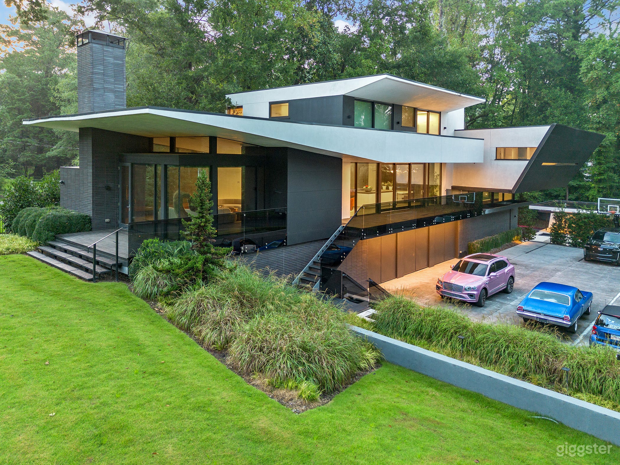 Contemporary Modern Home With A Pool Photo 3