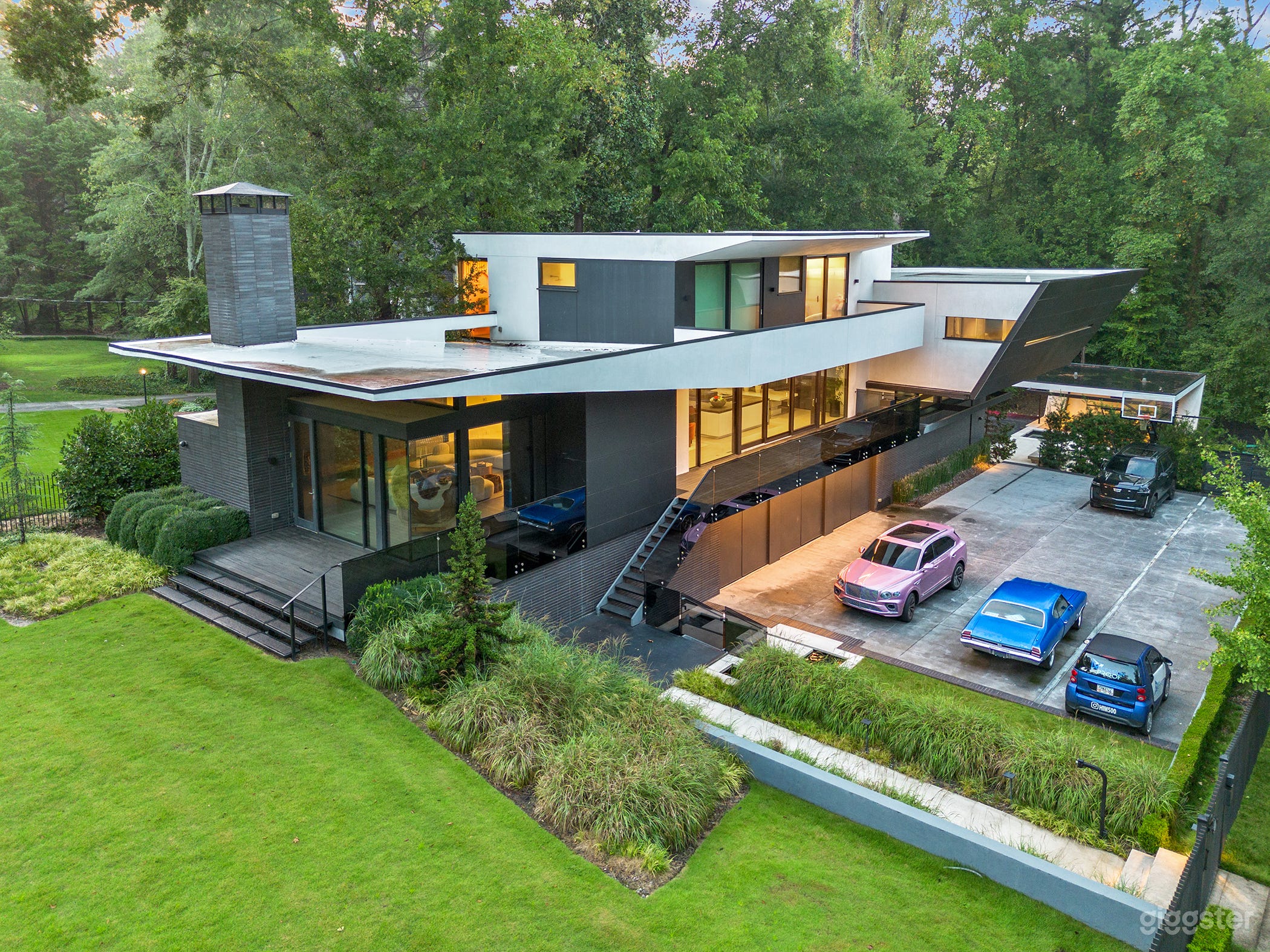 Contemporary Modern Home With A Pool Photo 1