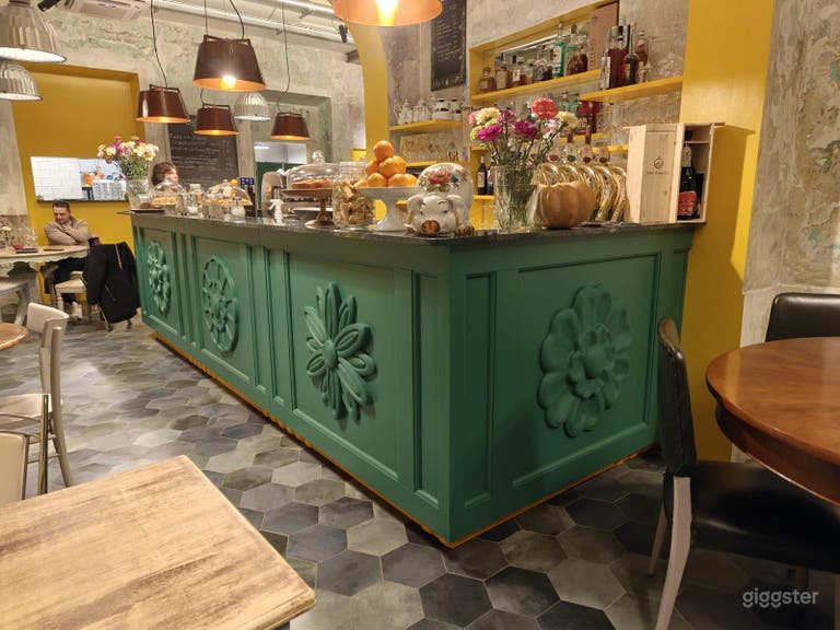  A cellar offering traditional Roman dishes 