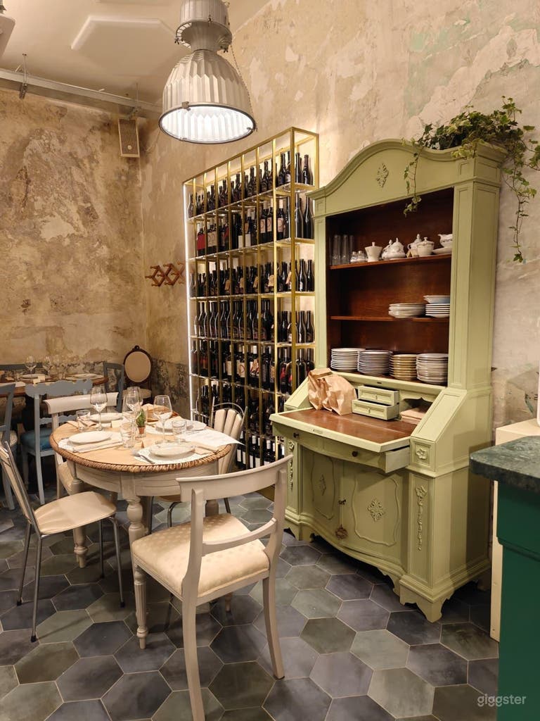  A cellar offering traditional Roman dishes 