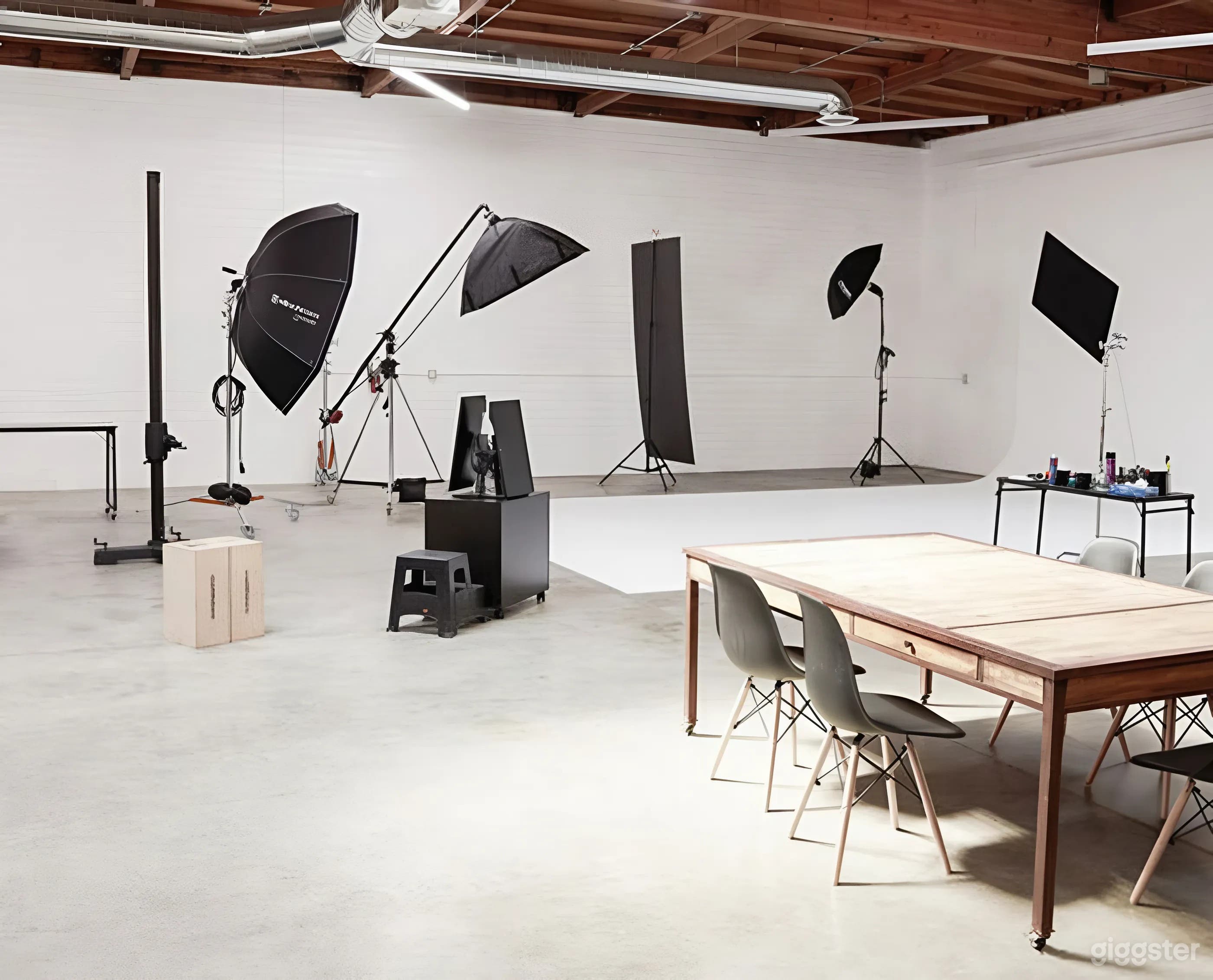 Versatile Production Studio &amp; Full Creative Services Photo 4