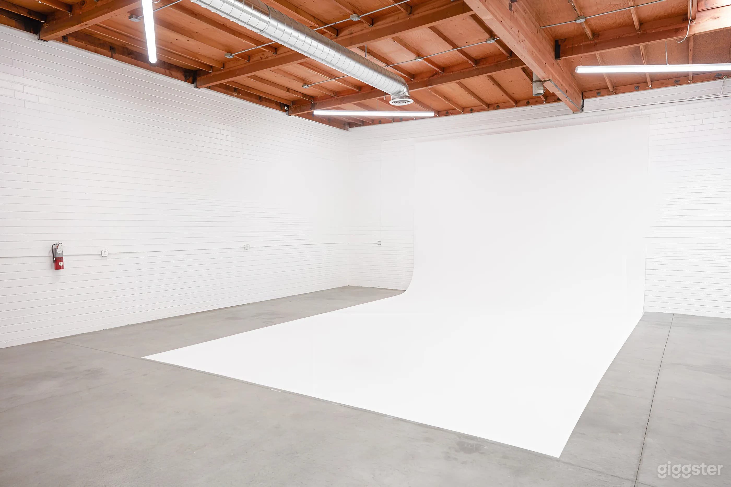 Versatile Production Studio &amp; Full Creative Services Photo 1