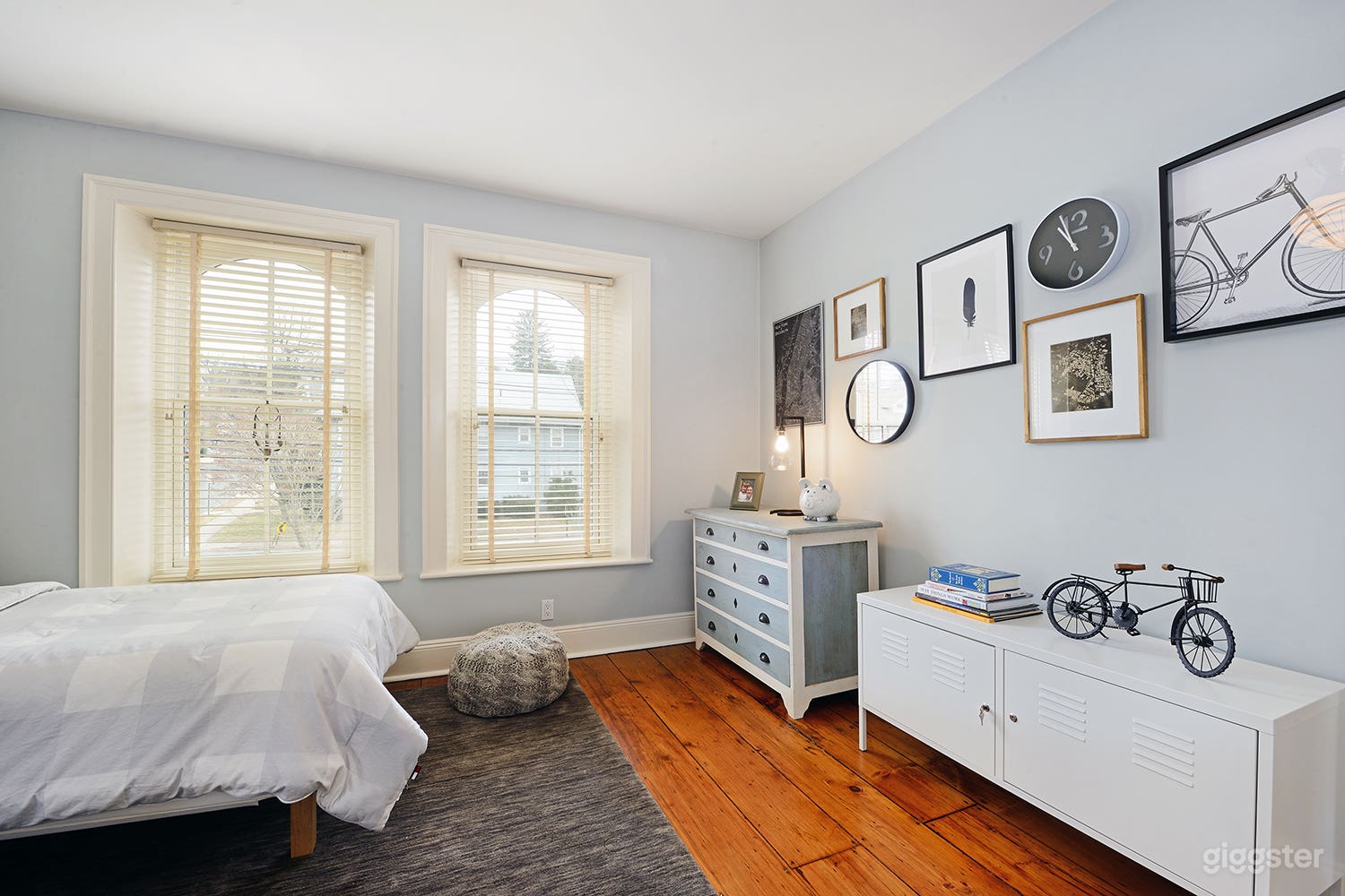 Stone Storybook English Style Home  Photo 3