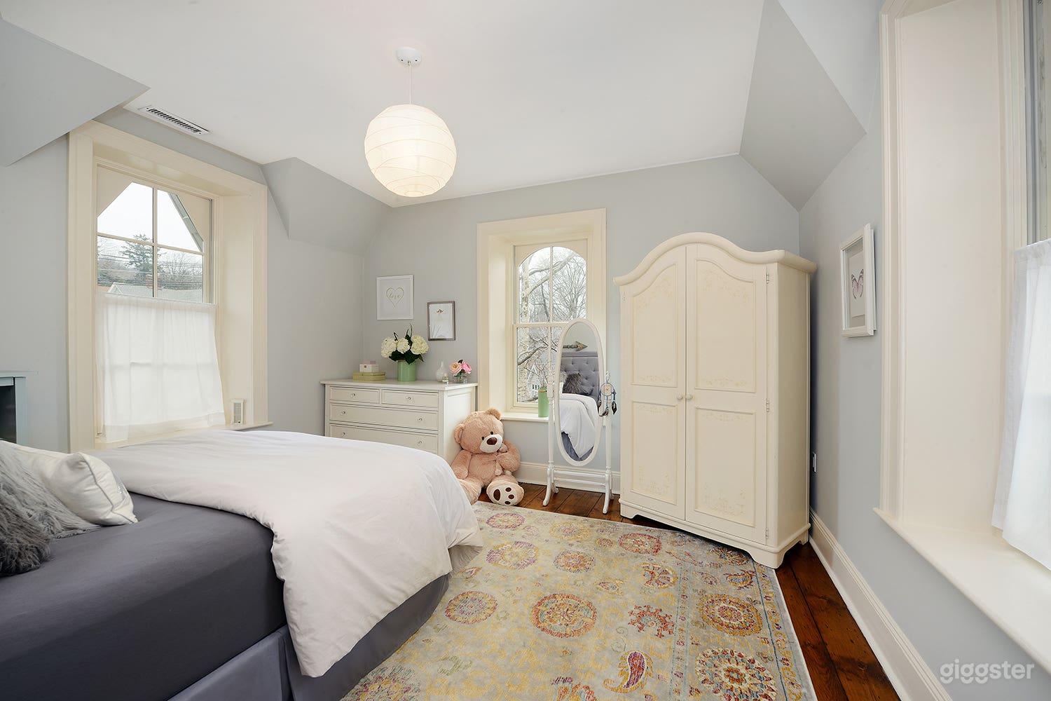 Stone Storybook English Style Home  Photo 4