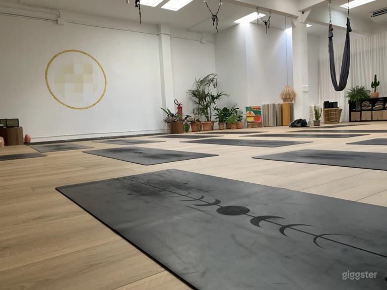  Estudio pacífico de yoga y arte creativo con luz natural 