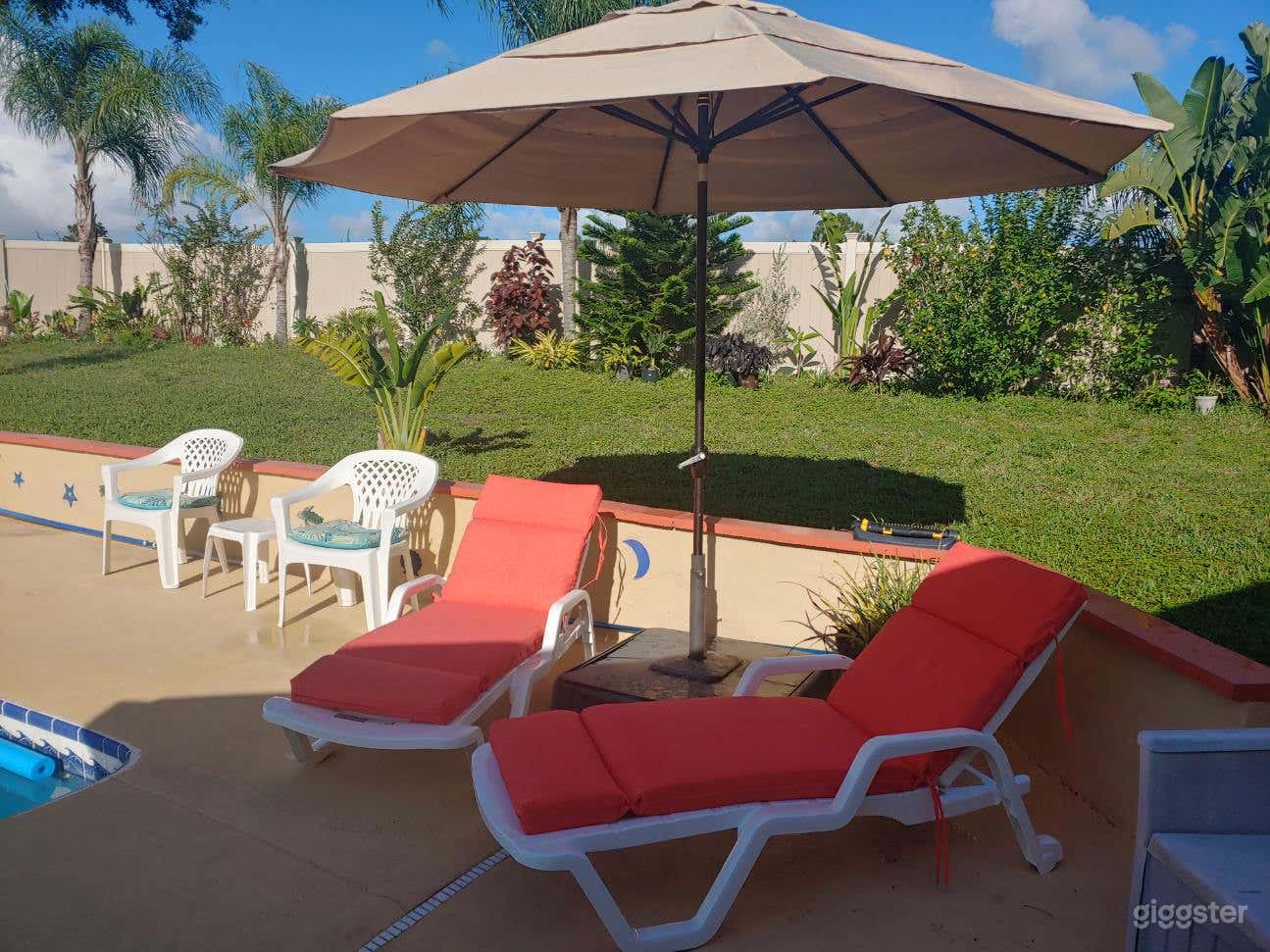 Relax pool deck area