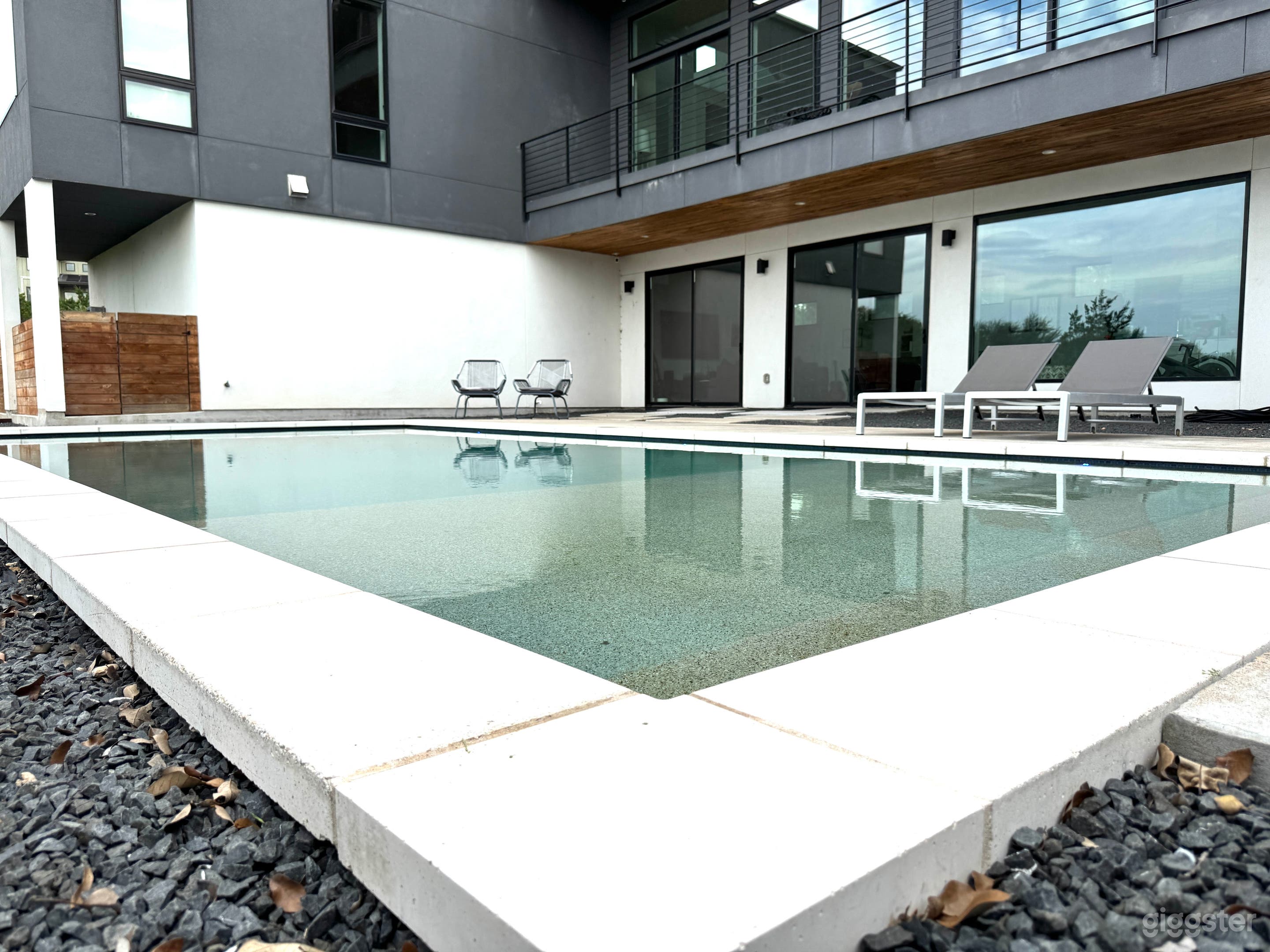 Modern Pool with Cabana Photo 3